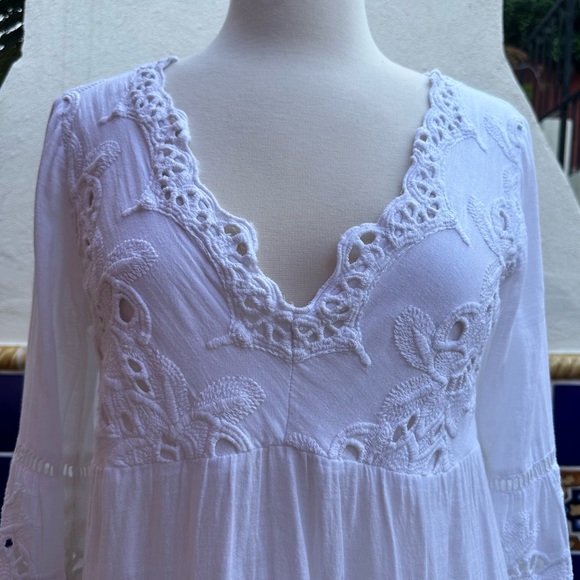 Raga Embroidered Eyelet V Neckline Bell Sleeves White Cotton Tunic Top Size S - Picture 10 of 12
